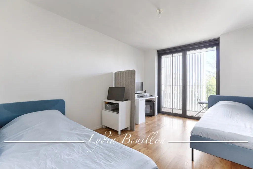 3-Bed Apartment with Balcony in La Défense