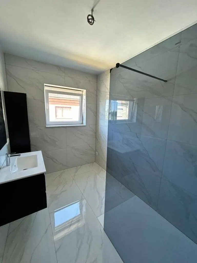 Salles de bain - Appartement neuf avec terrasse à Châtelineau
