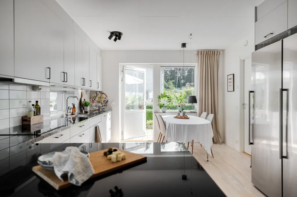 Kitchen - Modern Villa with Garden in Sunny Location