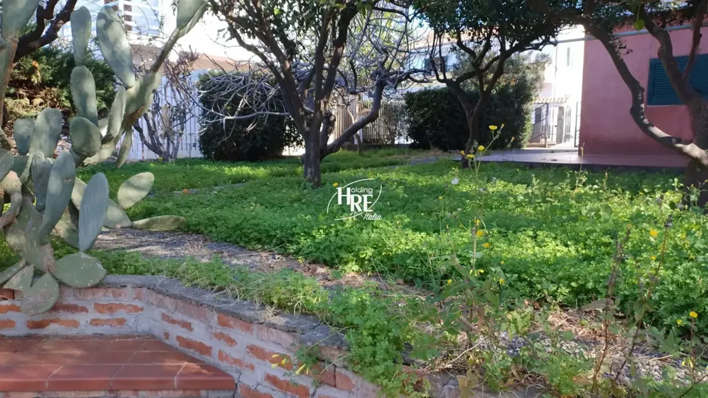 Aed - Two-Storey Villa with Balcony in Fuscaldo