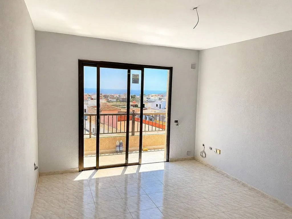 Rooms - 1-Bed Flat with Terrace in Buzanda