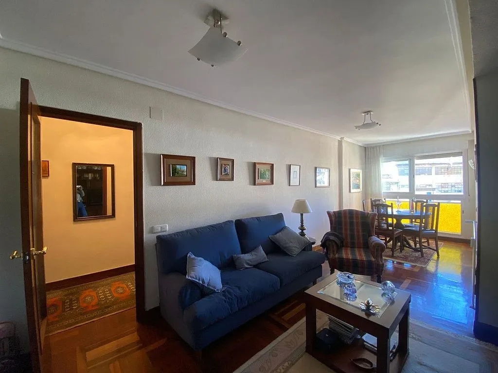 Elutuba - Three-Bedroom Flat with Balcony in Urkizu