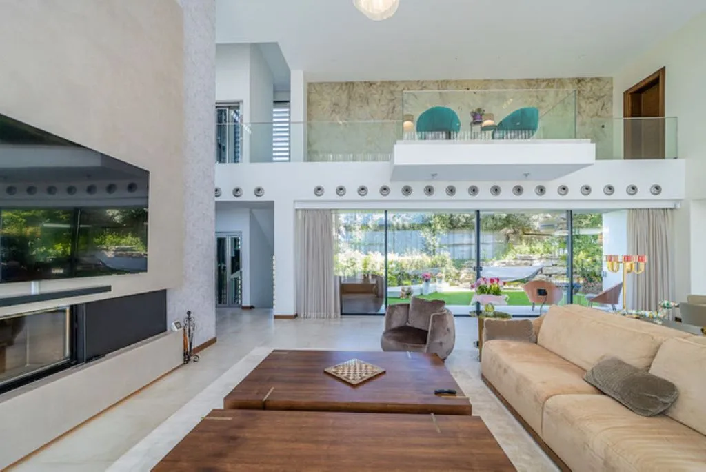 Elutuba - Luxury Villa with Golf Course Views in Los Arqueros
