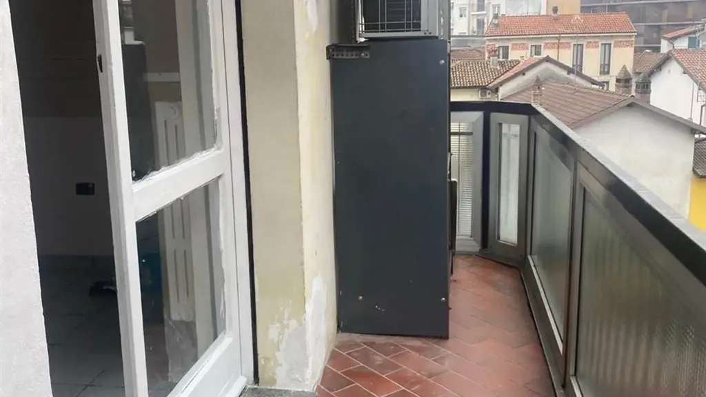Rõdu - Triplex with Balcony in Vigevano
