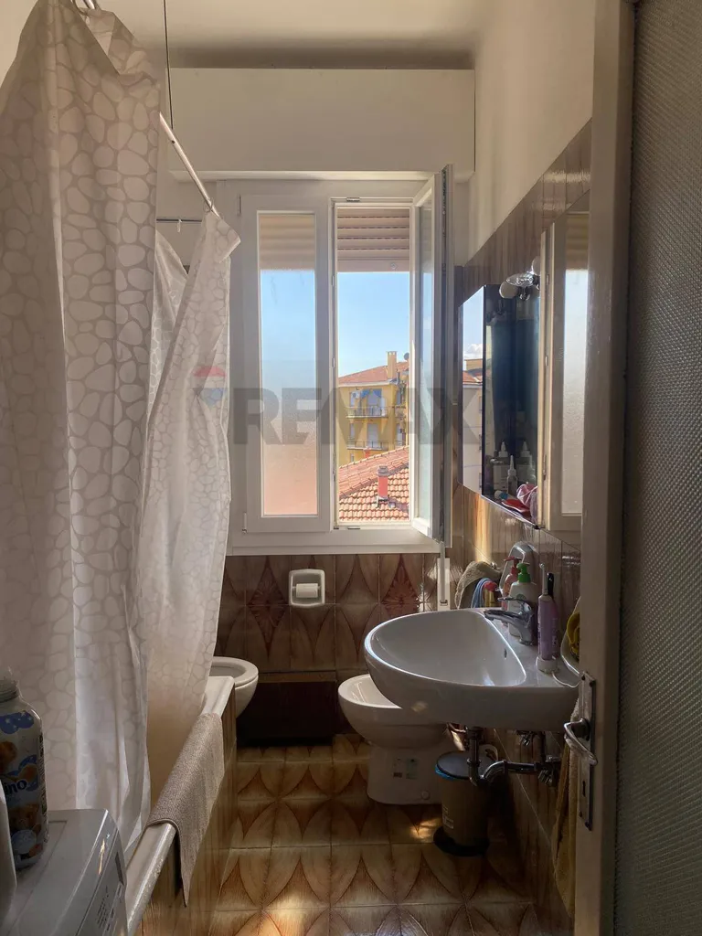 Salles de bain - Studio Apartment with Terrace in San Donato, Bologna