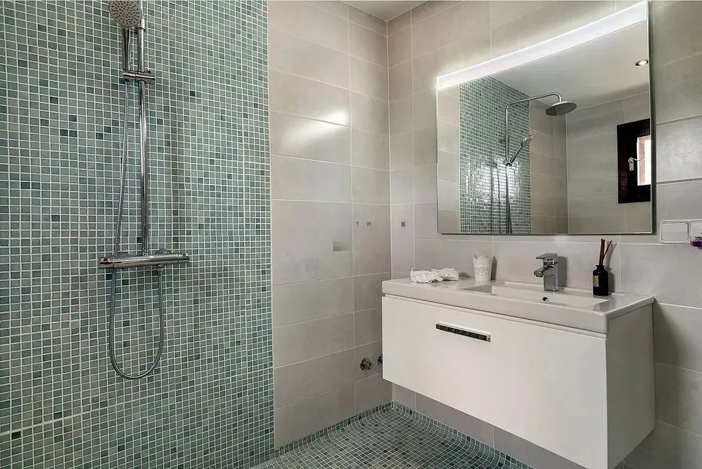 Baños - Casa independiente con piscina en Puntiró, Palma