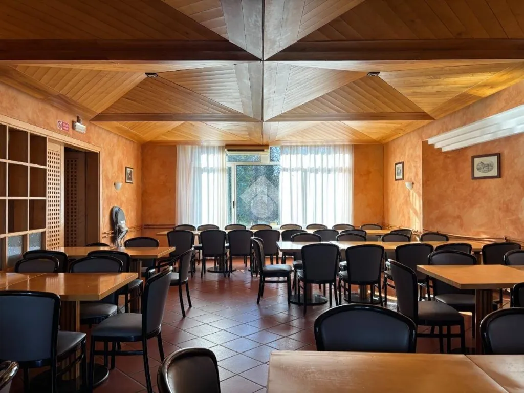 Salle à manger - Commercial Complex with Restaurant in Artegna