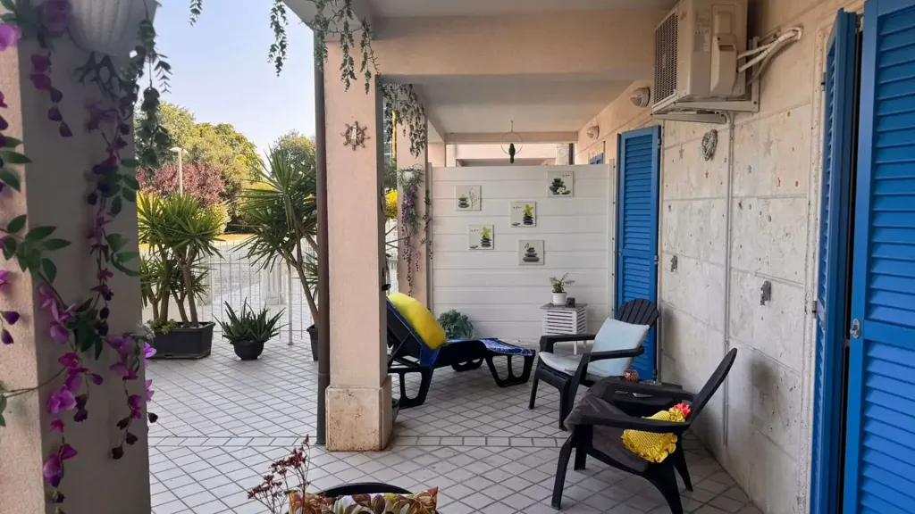 Terrasse - Modern Apartment with Private Courtyard in Porto Recanati