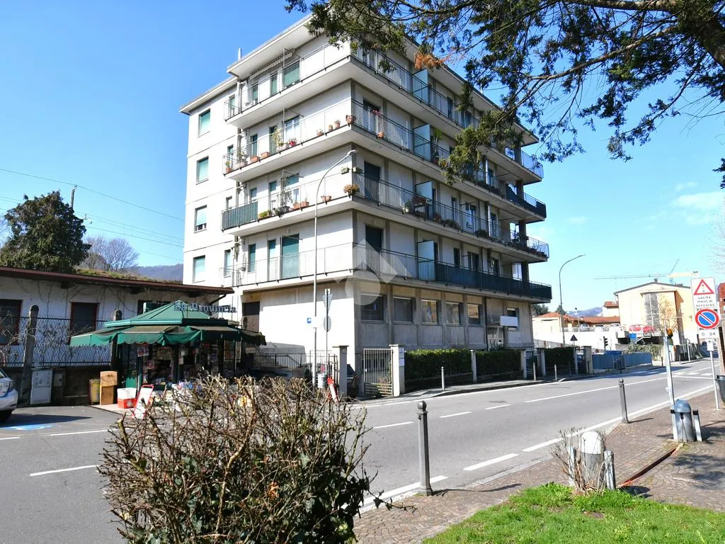 Extérieur - Bright 3-Room Apartment with Balcony in Como