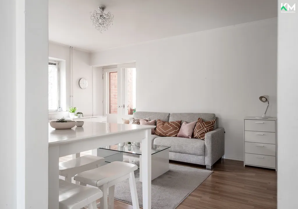 Elutuba - 3rd Floor Apartment with Balcony in Vasaramäki