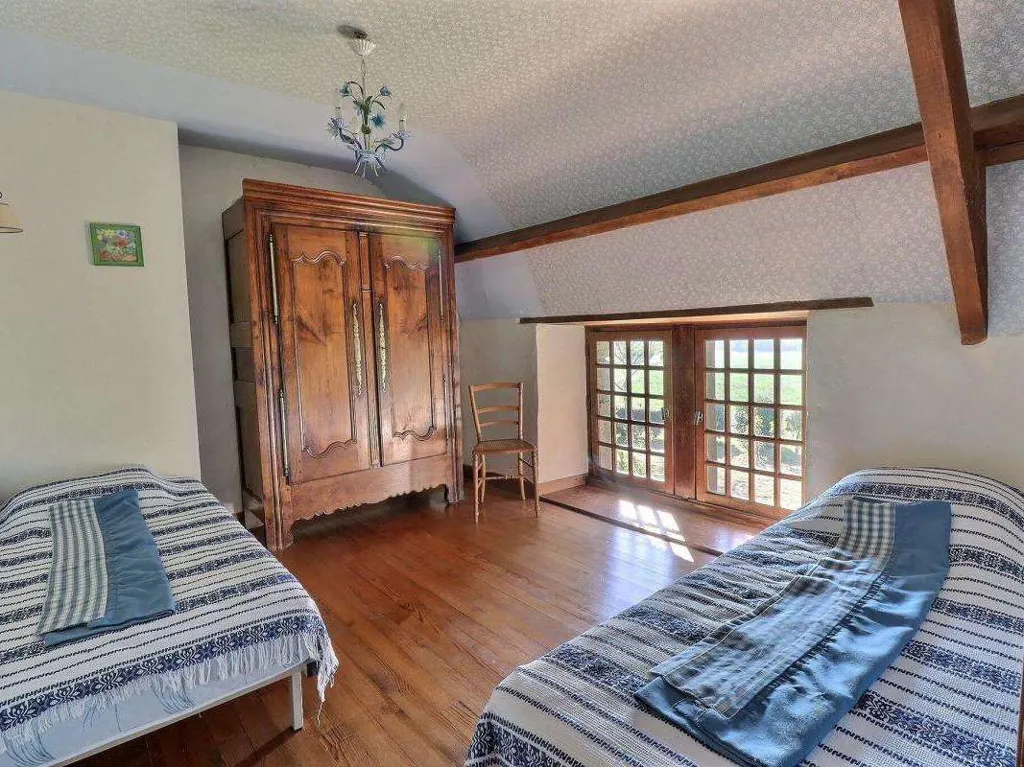 Magamistoad - Thatched Cottage with Breton Charm in Plougoumelen