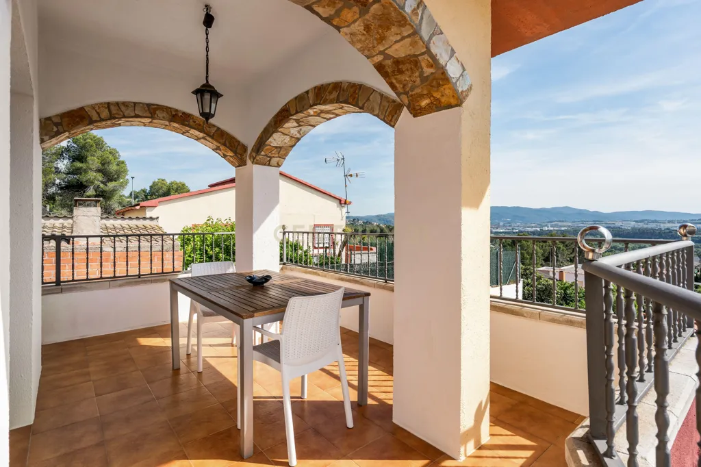 Terrace - Independent House with Montserrat Views in Abrera