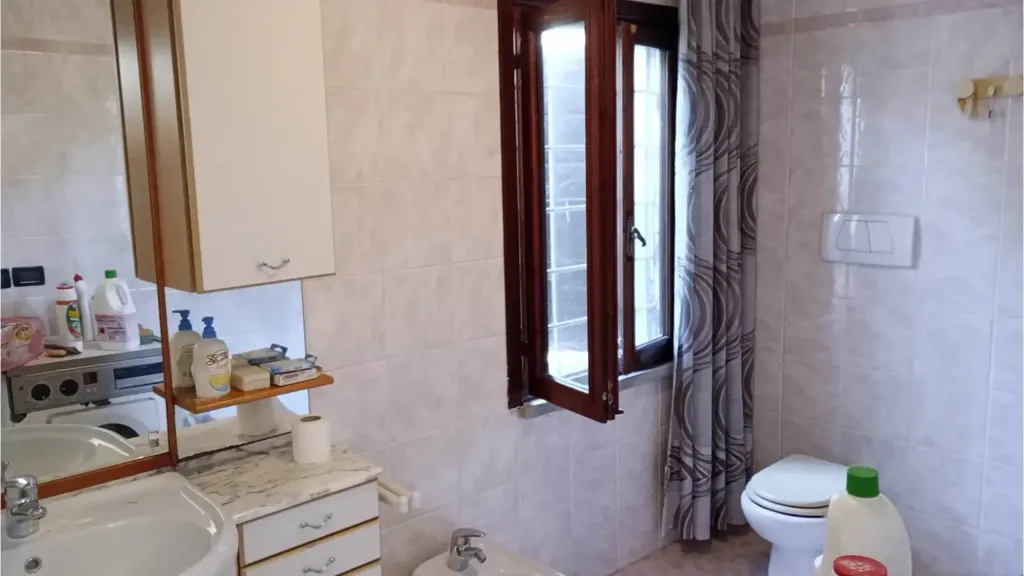 Bathrooms - Rustic Property with Barn in Montebelluna