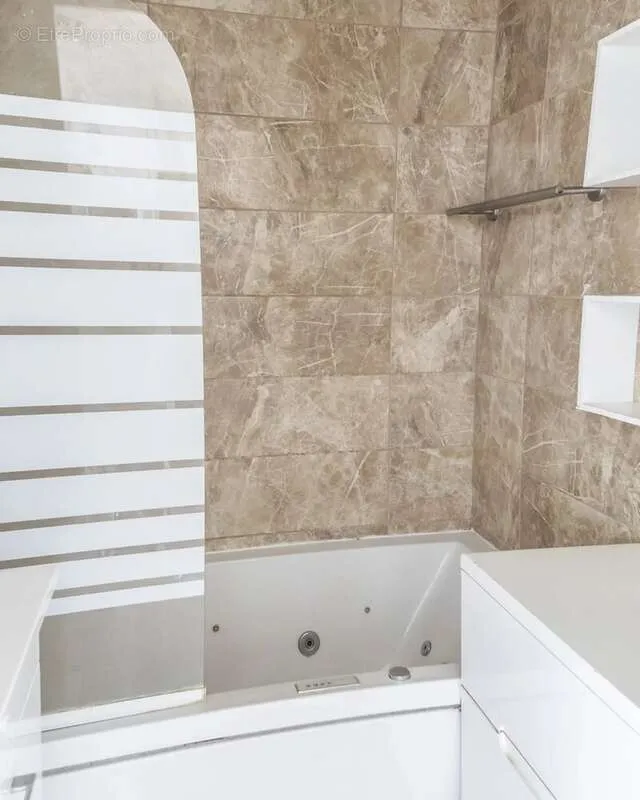 Salles de bain - Appartement avec vue sur Lyon au 10ème étage