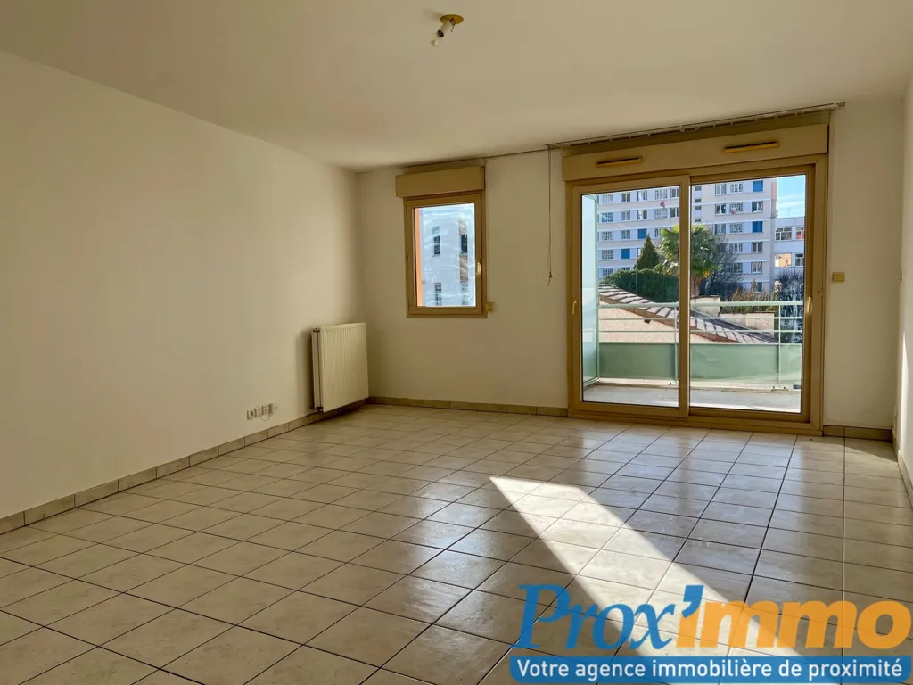 Pièces - Appartement avec Balcon dans Résidence Sécurisée