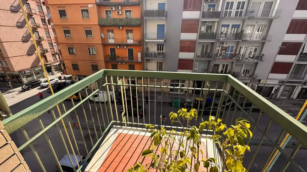 Rõdu - Triplex with Balconies in Central Bari