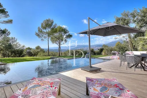 Piscine - Villa de Luxe avec Piscine à Mouans Sartoux