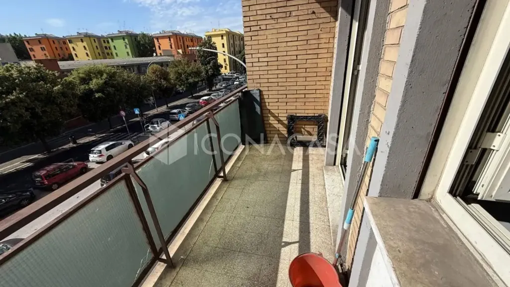 Balcony - Apartment with Balcony in Rome's Centocelle