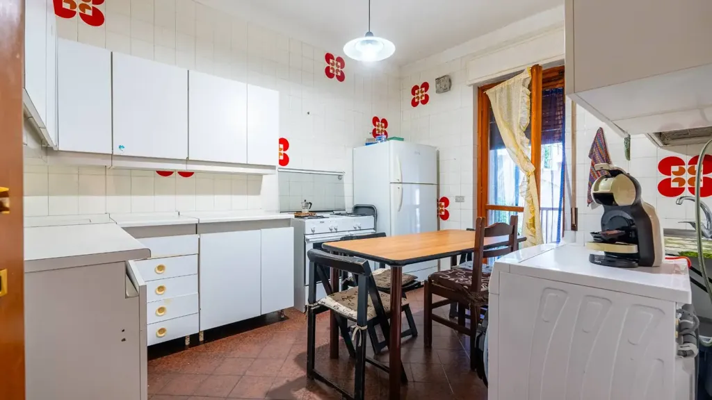Cuisine - Quadrilocale with Balcony in Cagliari