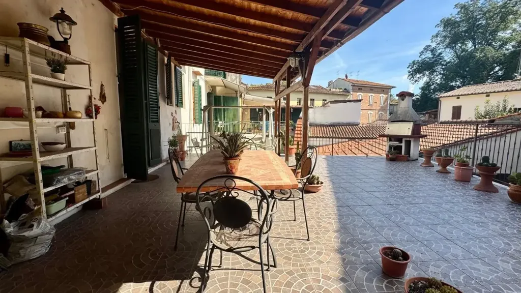 Terrasse - Trilocale with Terrace in Central Empoli