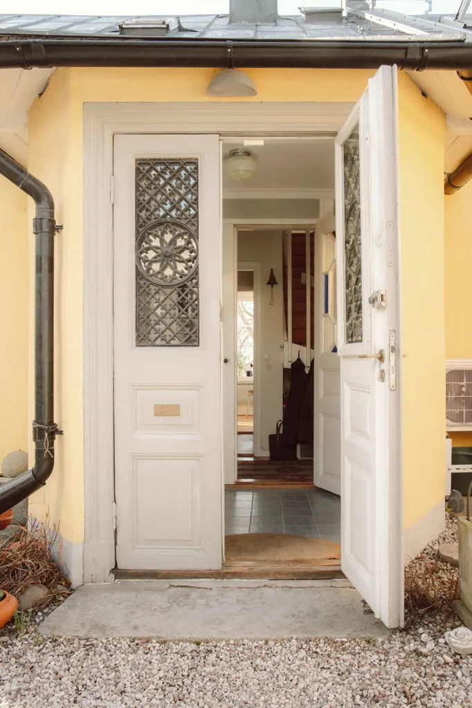 Esik - Historic Villa with Courtyard in Visby