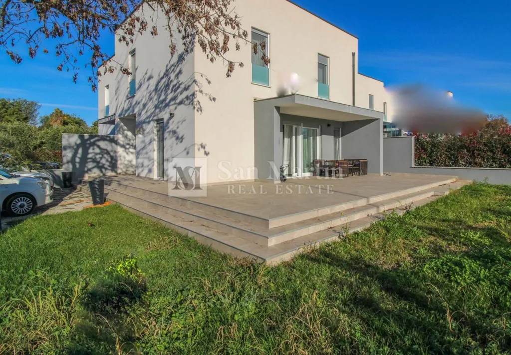 Välivaade - Modern House with Private Garden in Poreč Centre