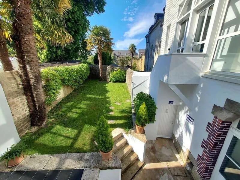 Aed - Characterful Investment Property in Vannes Centre