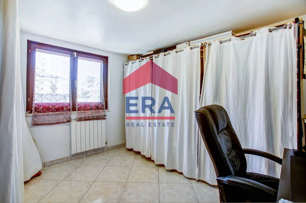 Bureau - Villa with Garden in Nuova Florida, Ardea