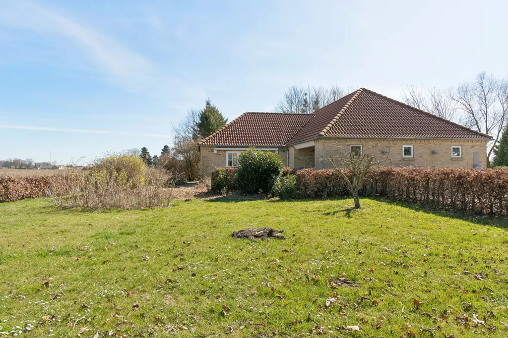 Giardino - Elevated Villa with Garden Views near Ellinge