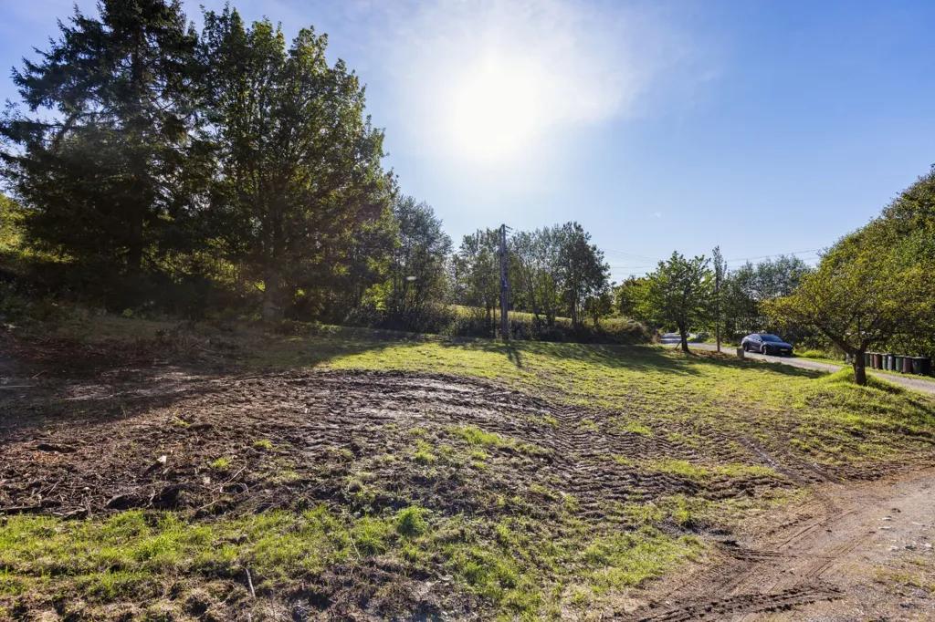 Aed - Scenic Plot with River View in Hønefoss