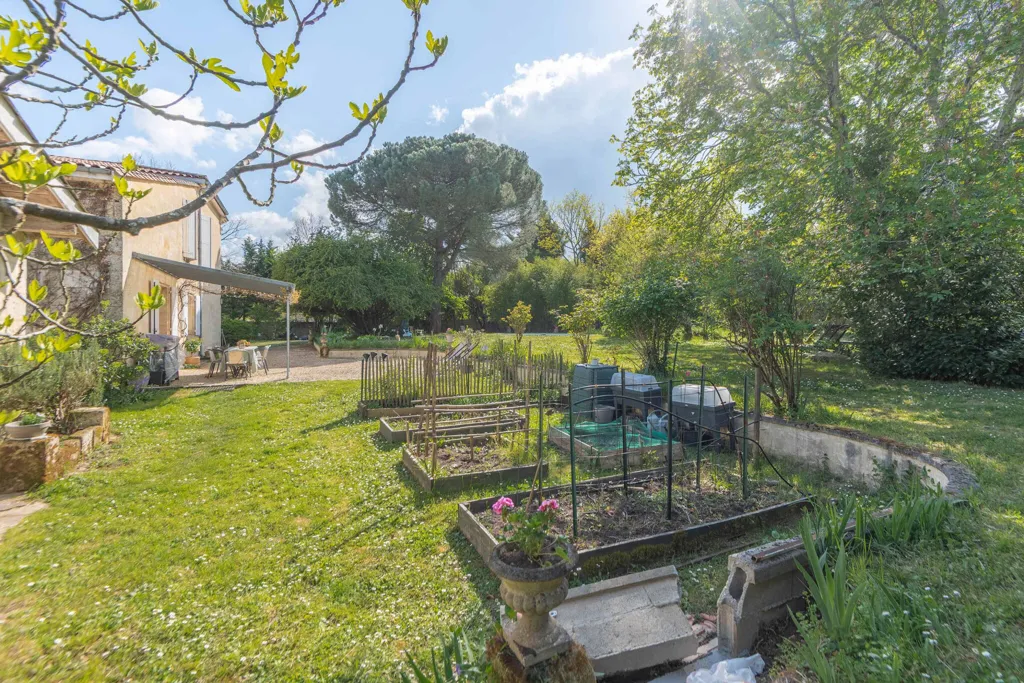 Garden - Luxury House with Pool near Bordeaux