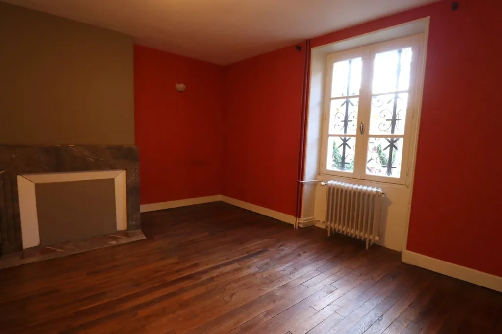 Rooms - Historic House with Commercial Space in Magnac-Laval