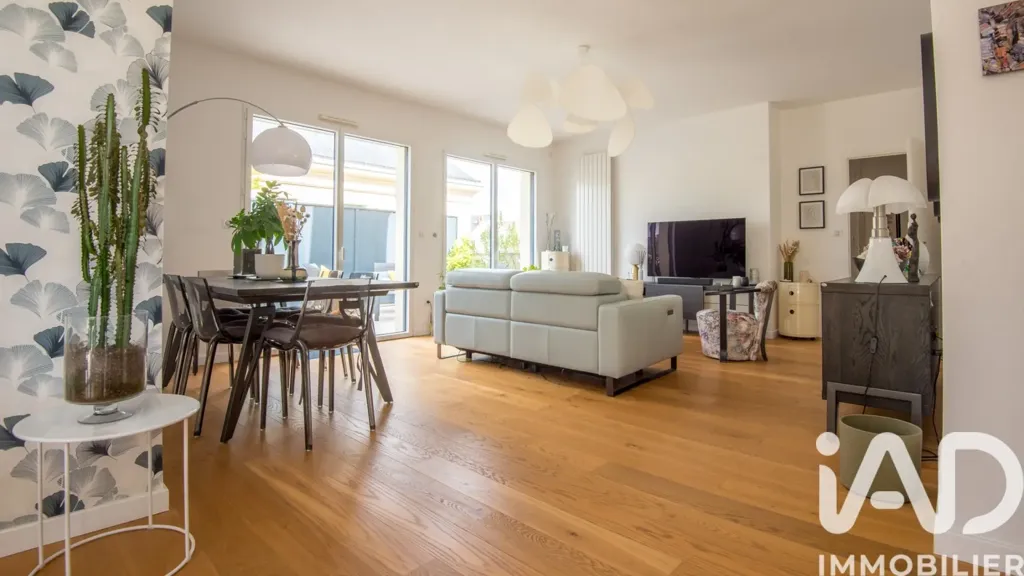 Living Room - 6-Piece Apartment with Terraces in Rue des Arènes