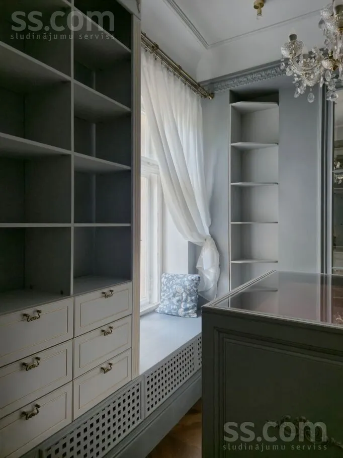 Kabinet - 4-Bedroom Apartment with Balcony in Riga Centre