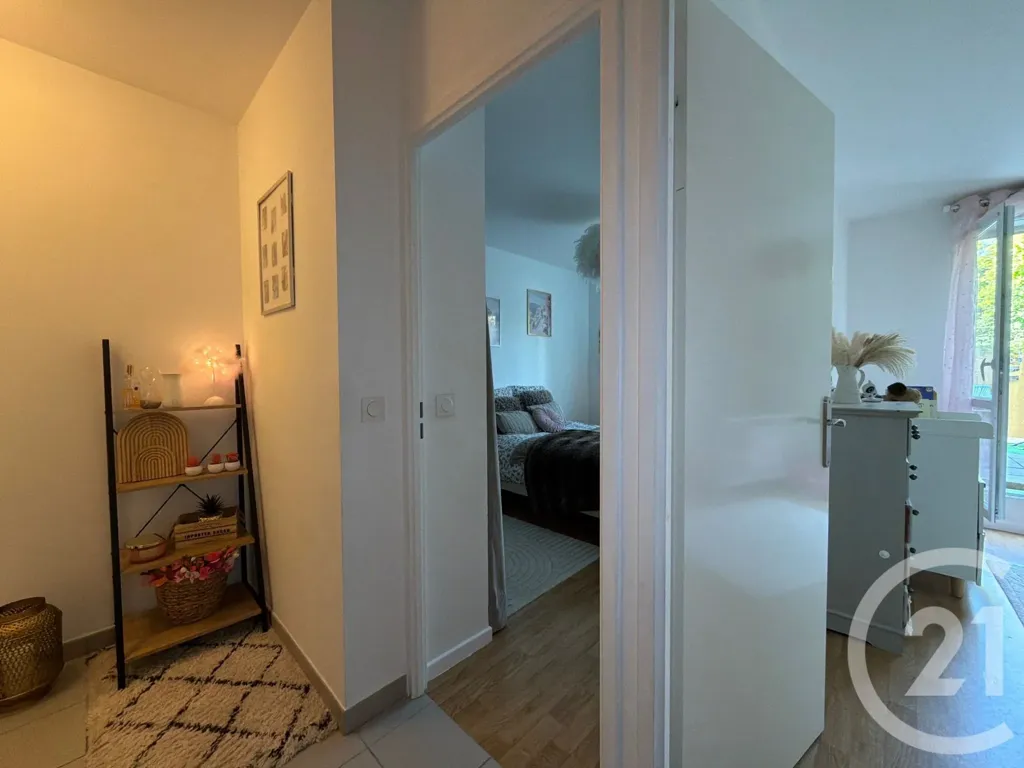 Magamistoad - 4-Bedroom Garden Flat in Ecquevilly