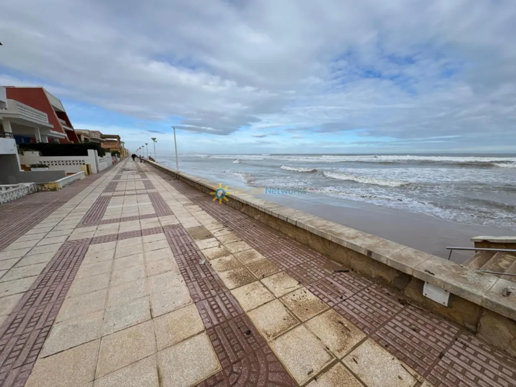 Restaurant with Beach Proximity in Piles