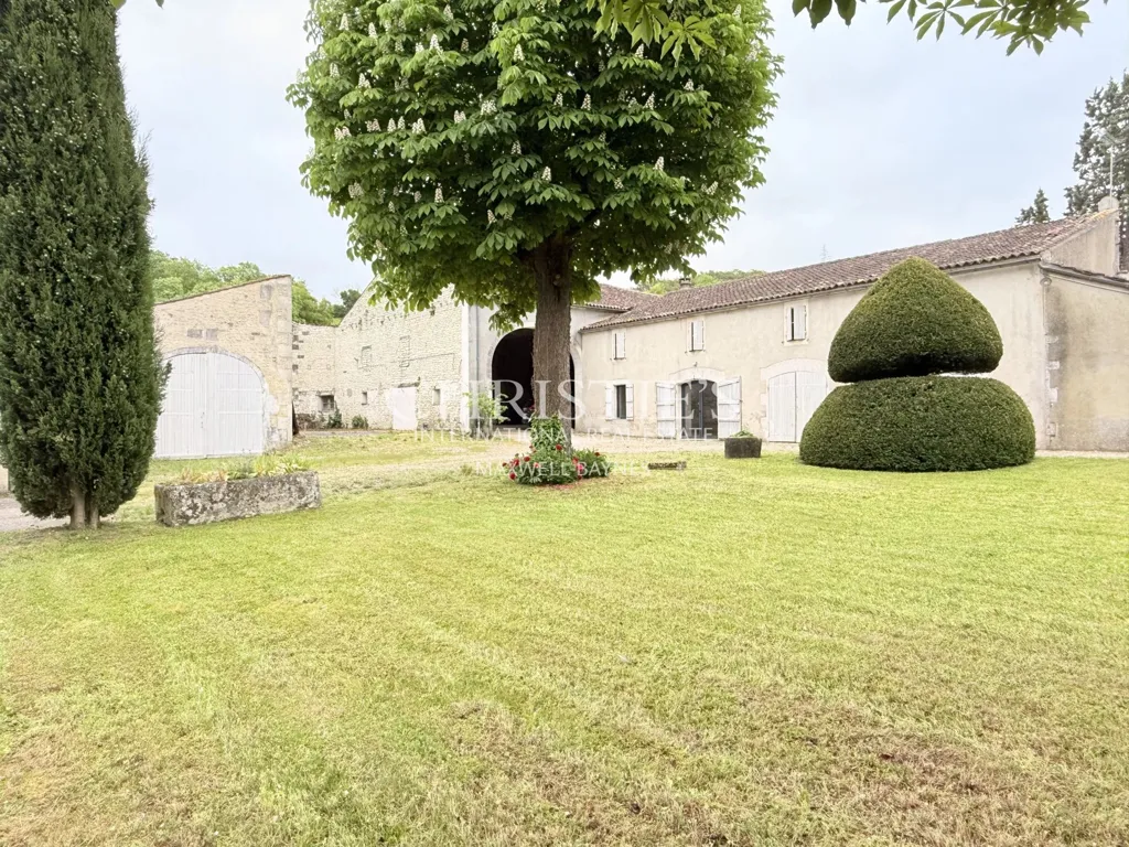 Aed - Former Cognac Distillery in Village