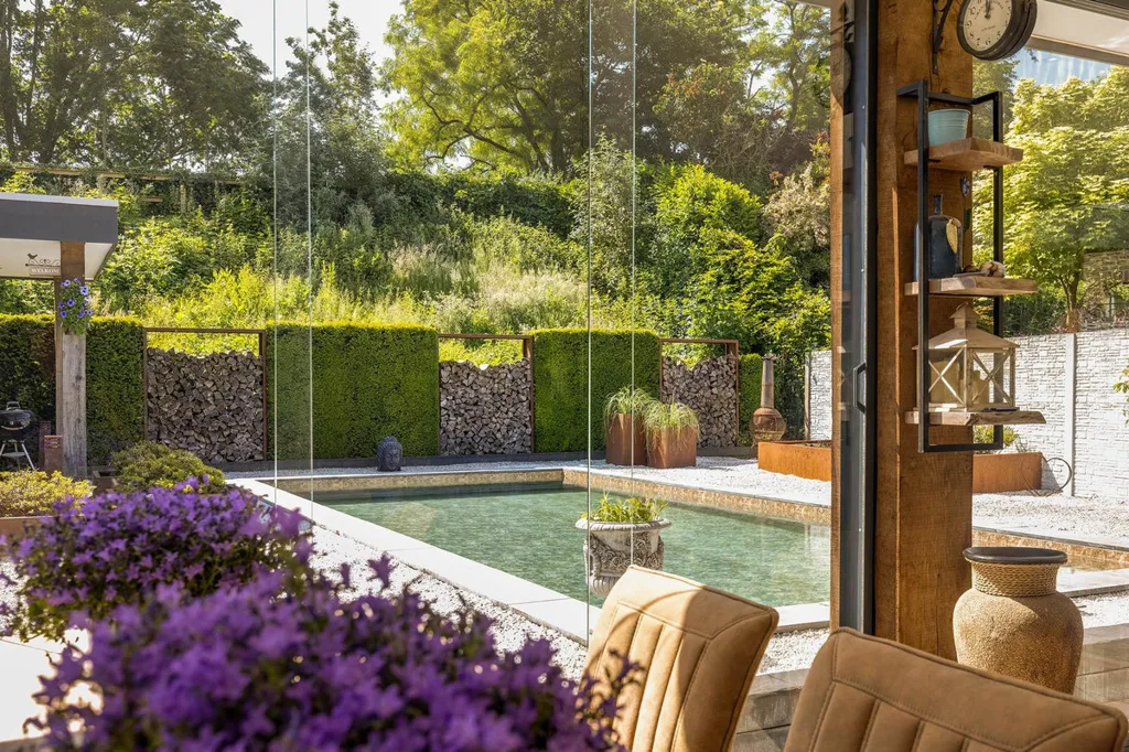Piscina - Luxury Villa with Wellness Features in Urmond