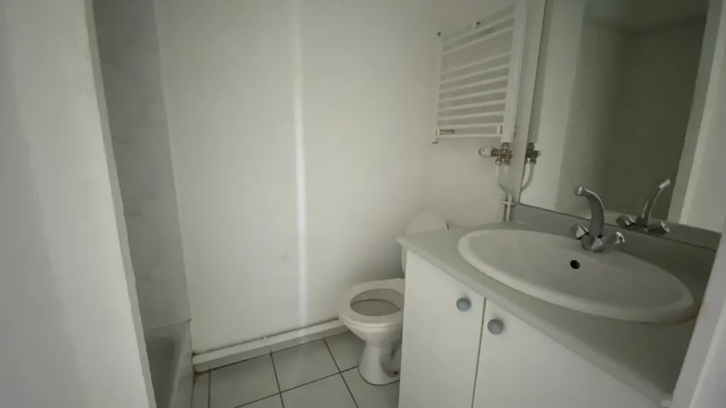 Bagni - Compact 2-Bedroom Apartment in Montpellier