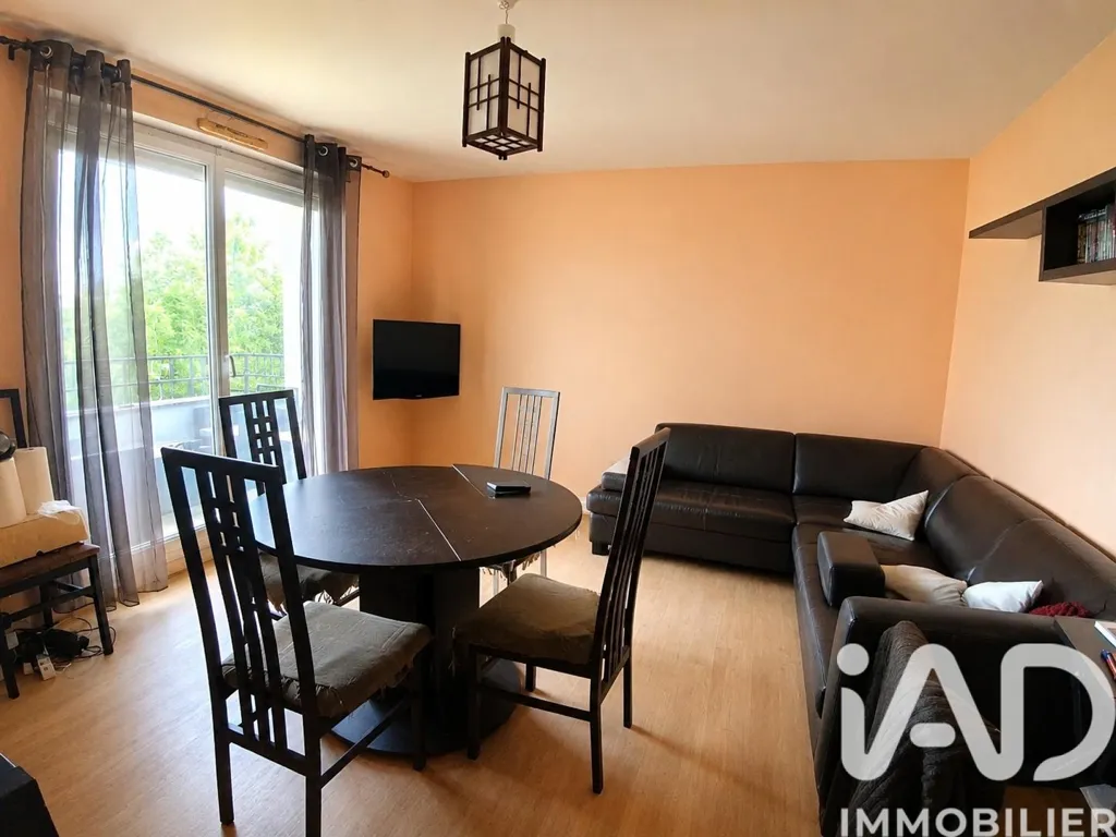Dining Room - Bright 2-Bed Apartment with Balcony in Cergy
