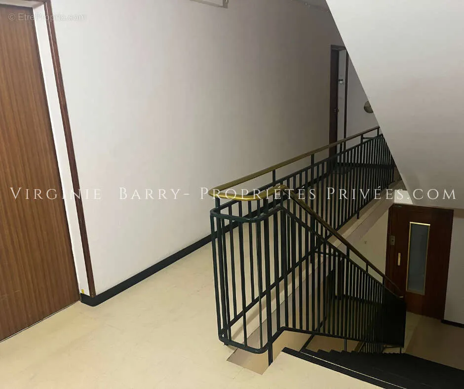 Pièces - Appartement T3 avec Balcons et Garage à Rochefort