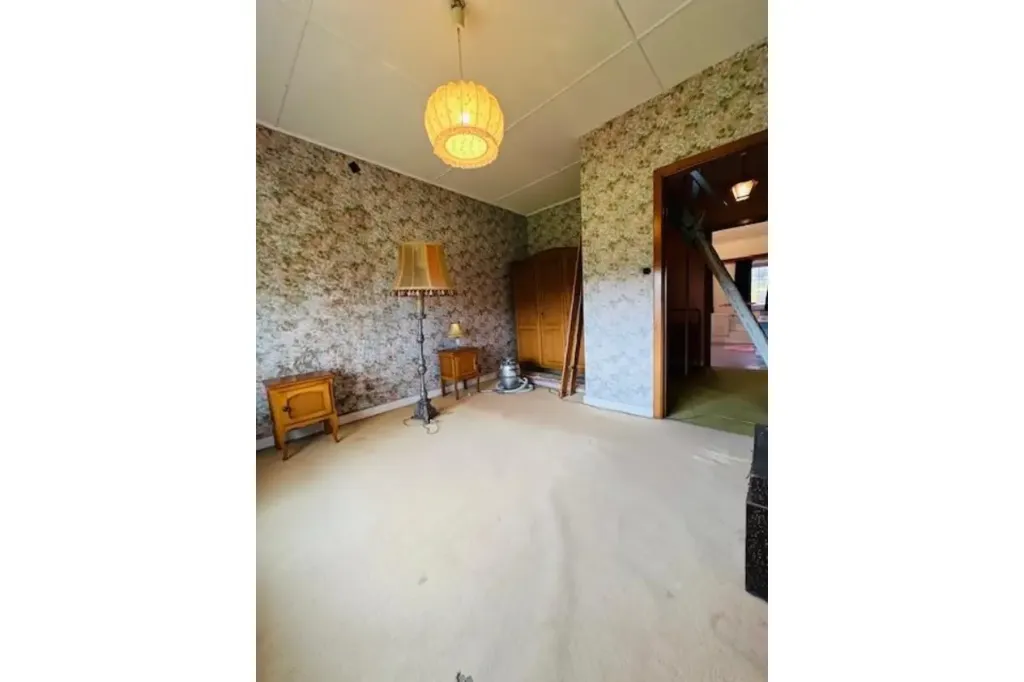 Chambres - Maison 4 Façades à Rénover avec Jardin à Malonne