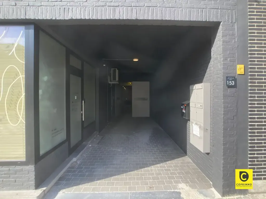 Garage - Magasin avec Bureau en Top-Location à Wilrijk