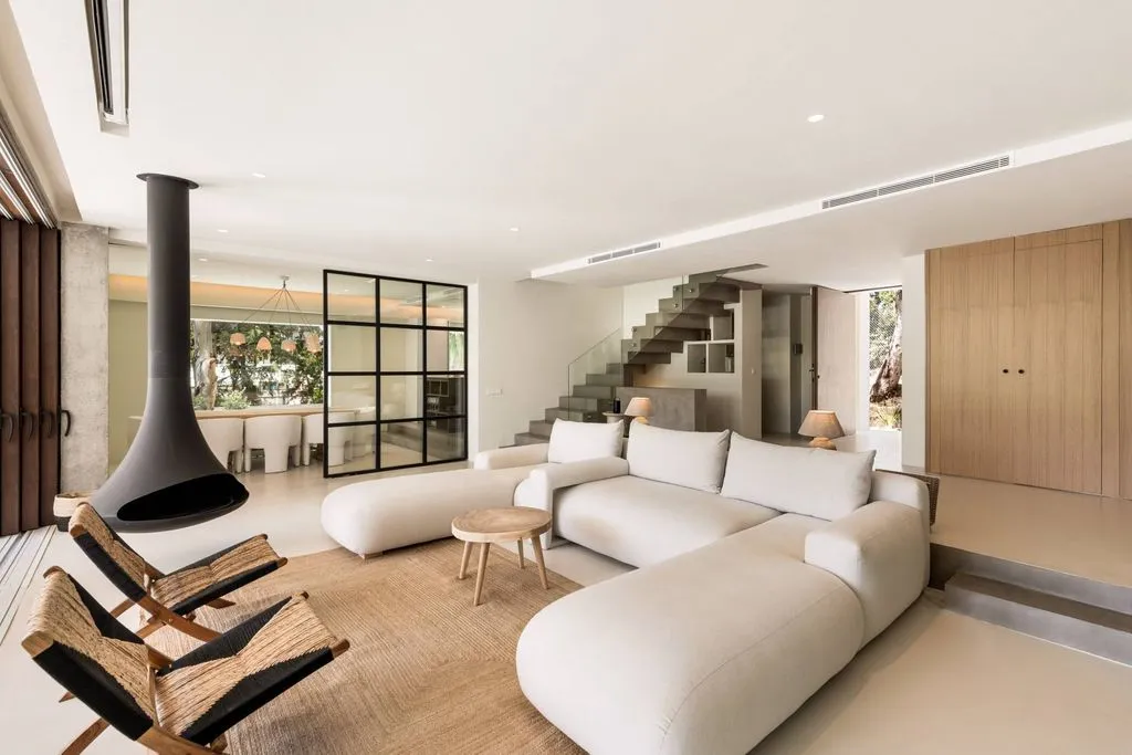 Living Room - Beachside Villa with Pool in Marbella