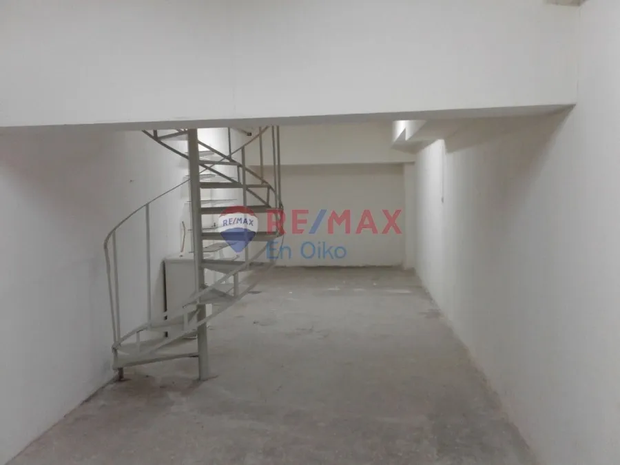 Garage - Office Space with Marble Floors in Marousi