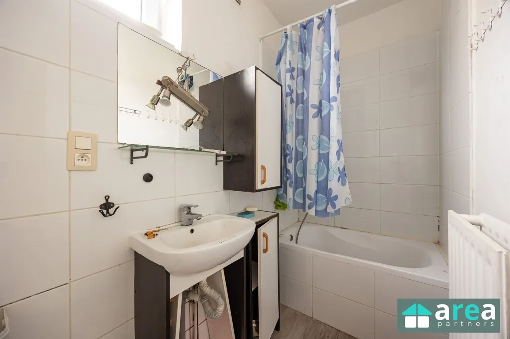 Salles de bain - Propriété Commerciale avec Potentiel à Antwerpen