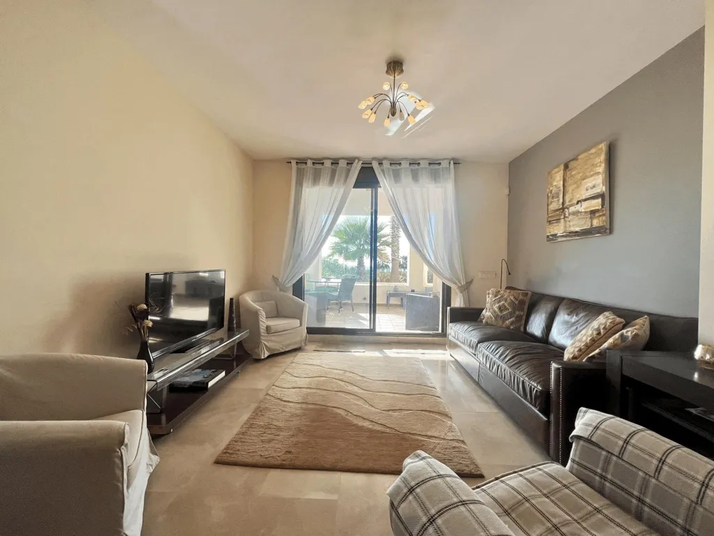 Séjour - Beachfront Apartment with Sea Views in La Alcaidesa