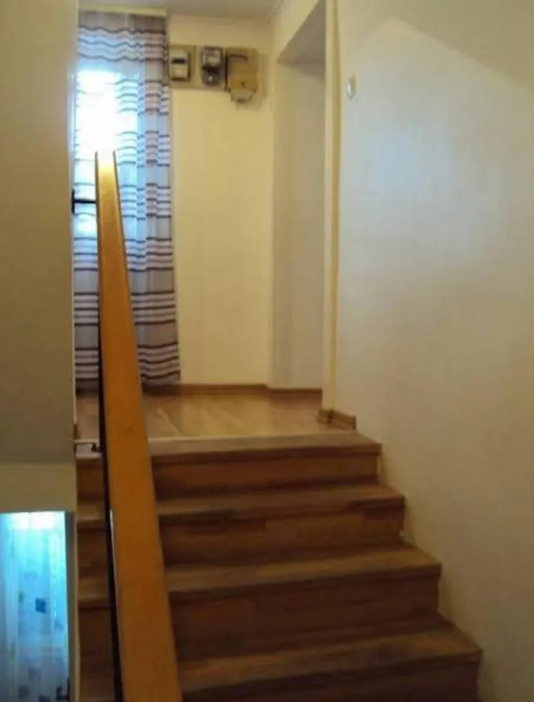 Pièces - Spacious Three-Bedroom Flat in Brtonigla Centre