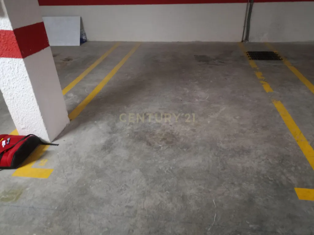 Garaaž - Garage Space with Elevator Access in Manises