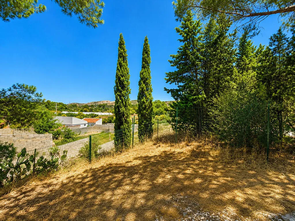 Aed - Constructible Plot with Garden in Sainte-Marthe